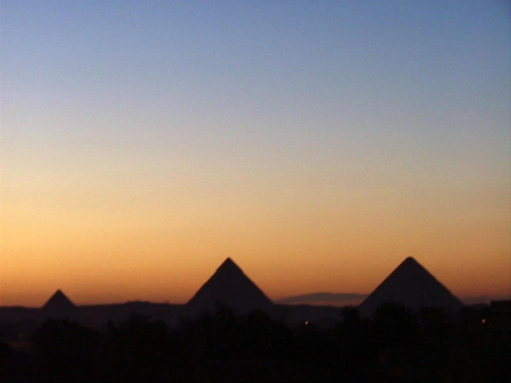 2004, Giza; Pyramids at sunset.jpg