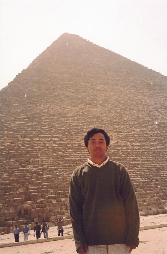 2004, Giza; The Pyramids1.jpg
