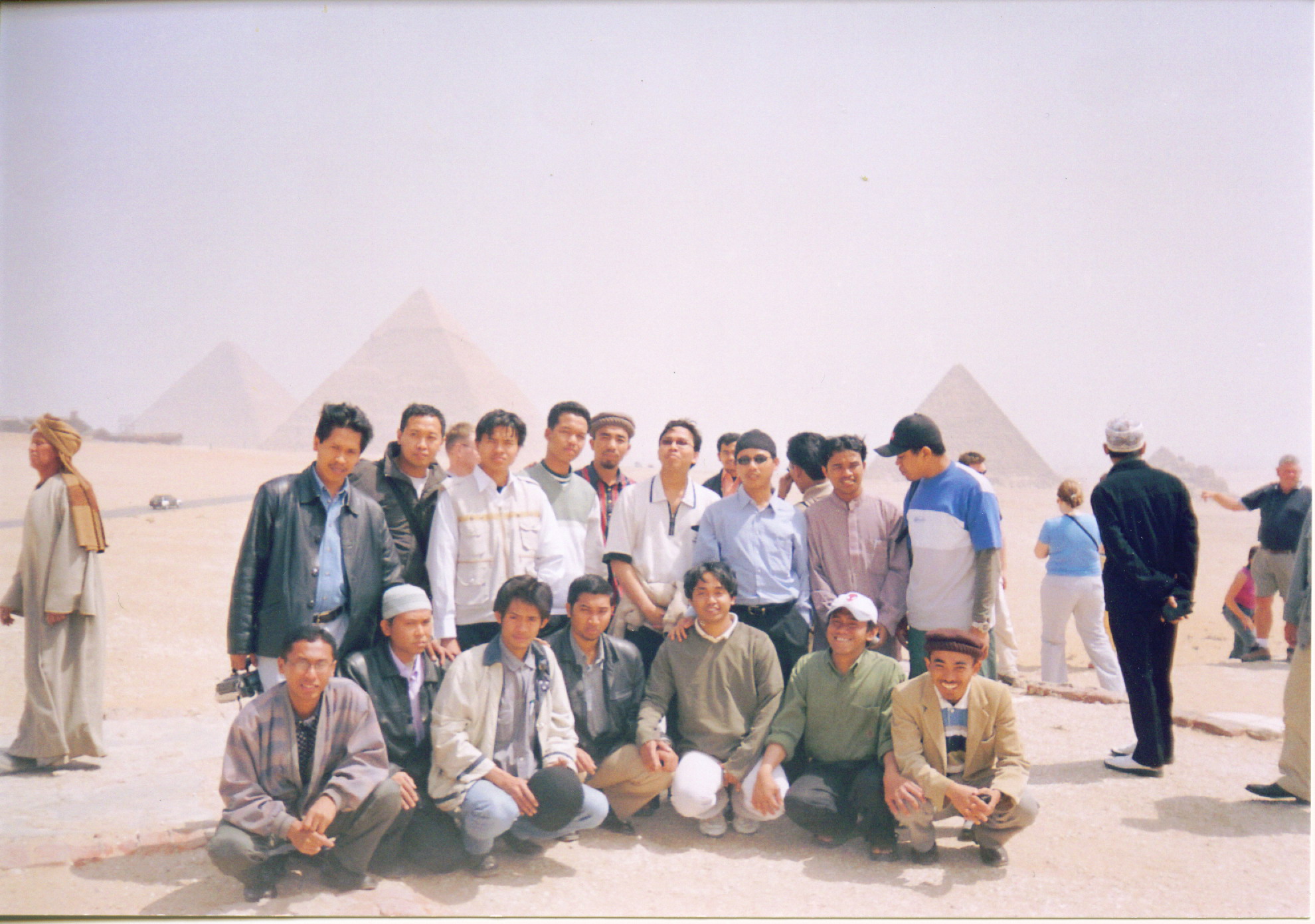 2004, Giza; The Pyramids4a.jpg