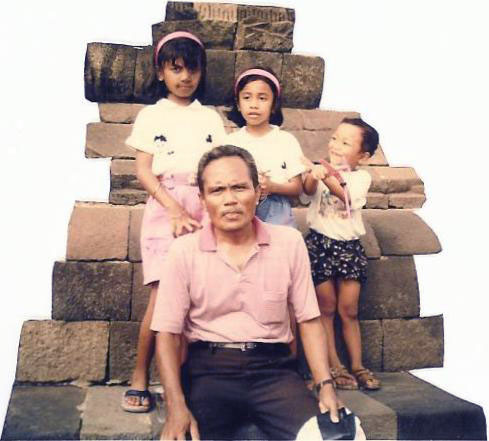 yaya-lia n bapa di Borobudur.jpg